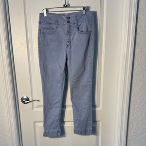 White House Black Market High Rise Slim Crop Everyday Soft Size 8 Lightwash